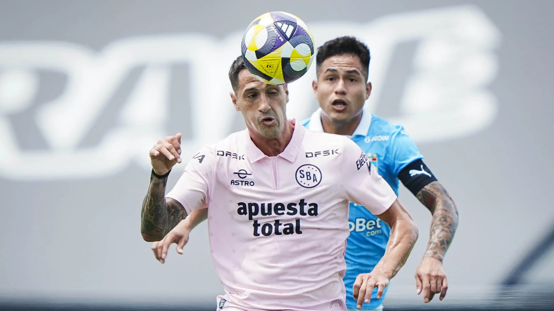 Intensa Rivalidad en el Callao: Sporting Cristal y Sport Boys se Enfrentan en el Torneo Clausura
